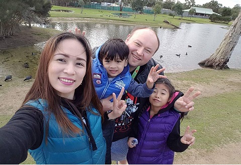 Filipino Single Mothers and Their Kids in the Philippines